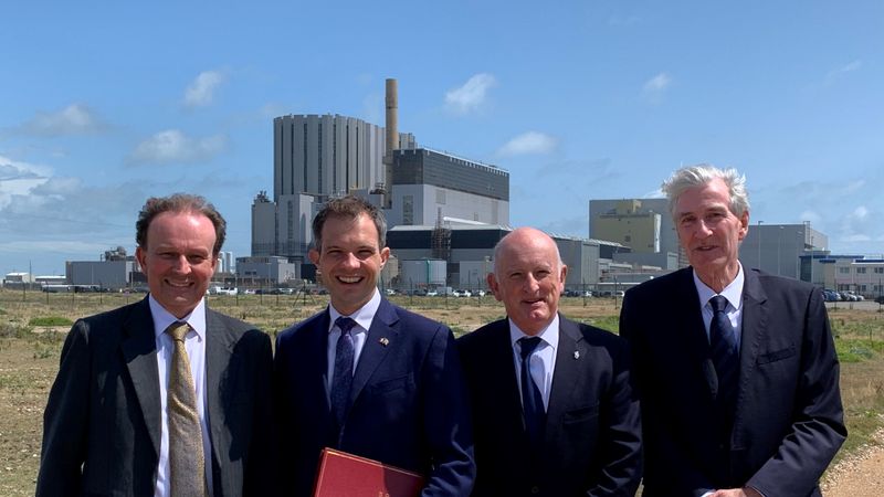 Group of KCC representatives with Minister in front of Dungeness B