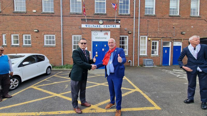 KCC&rsquo;s Deputy Leader, Brian Collins with Captain (Retd) Rambahadur Pun, Chairman of the Folkestone Nepalese Community